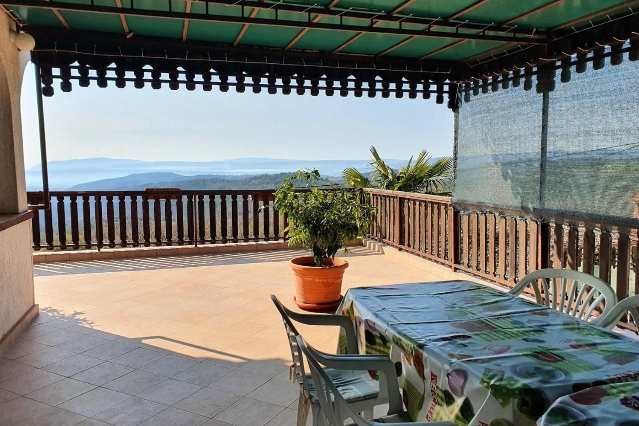 Apartment Mirella For 6 Persons Located In Central Istria Gradinje Buitenkant foto