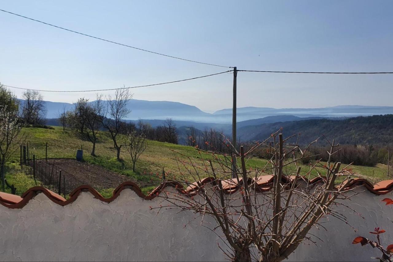 Apartment Mirella For 6 Persons Located In Central Istria Gradinje Buitenkant foto