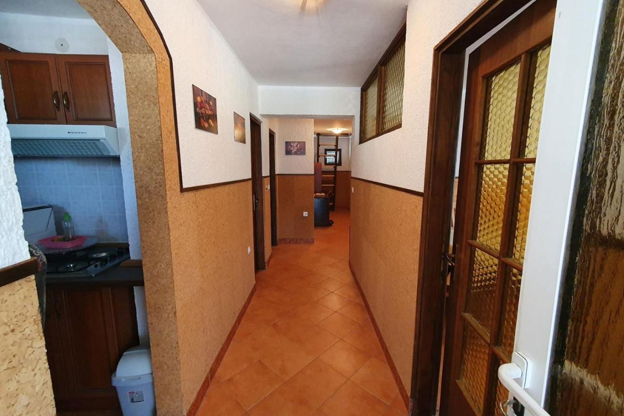 Apartment Mirella For 6 Persons Located In Central Istria Gradinje Buitenkant foto
