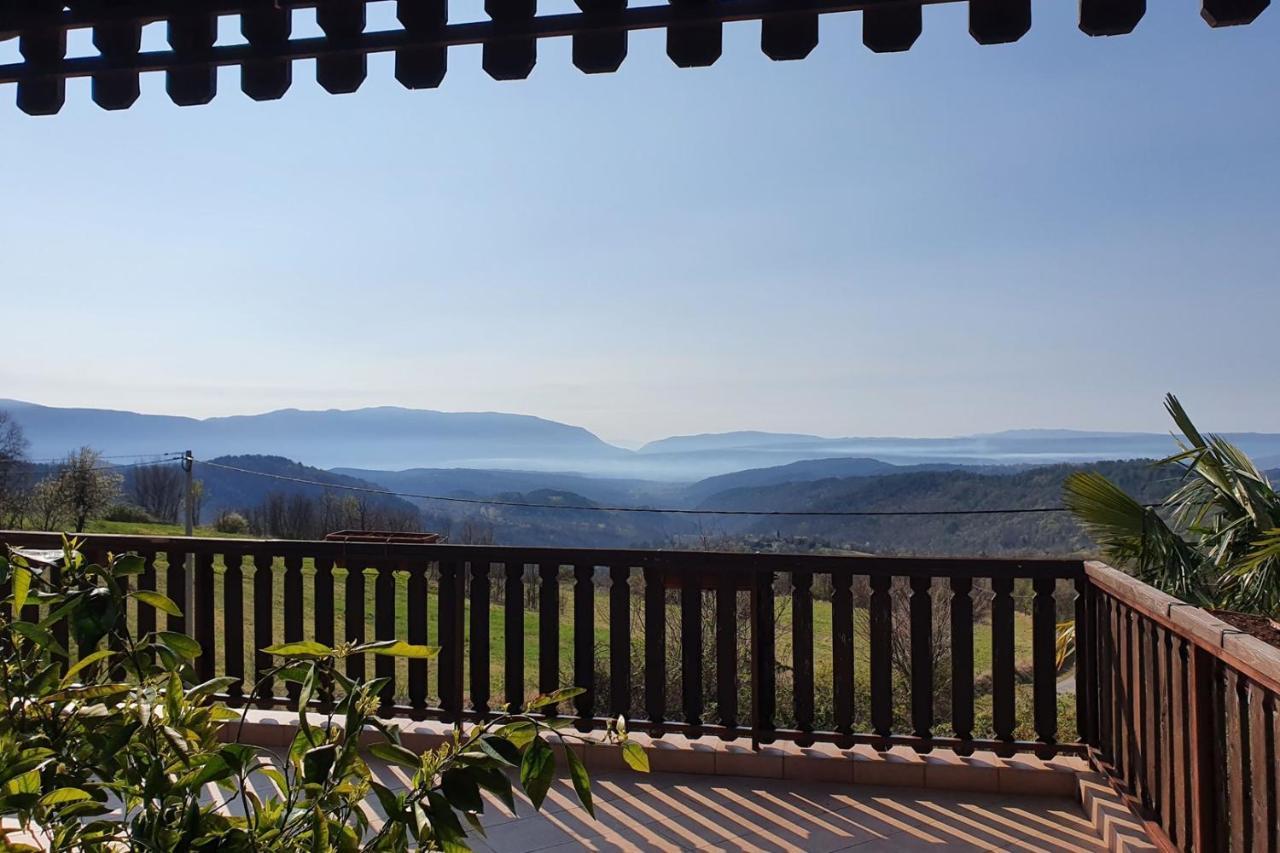 Apartment Mirella For 6 Persons Located In Central Istria Gradinje Buitenkant foto
