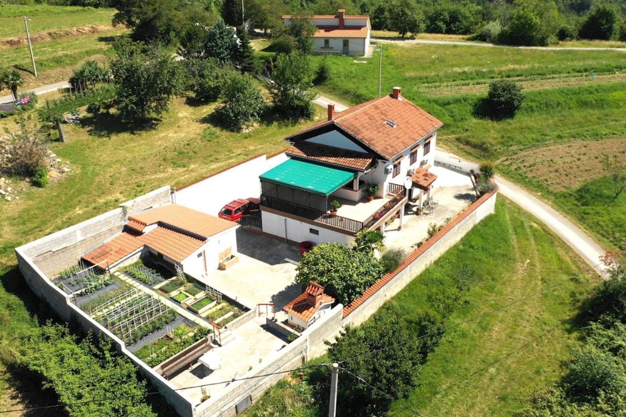 Apartment Mirella For 6 Persons Located In Central Istria Gradinje Buitenkant foto