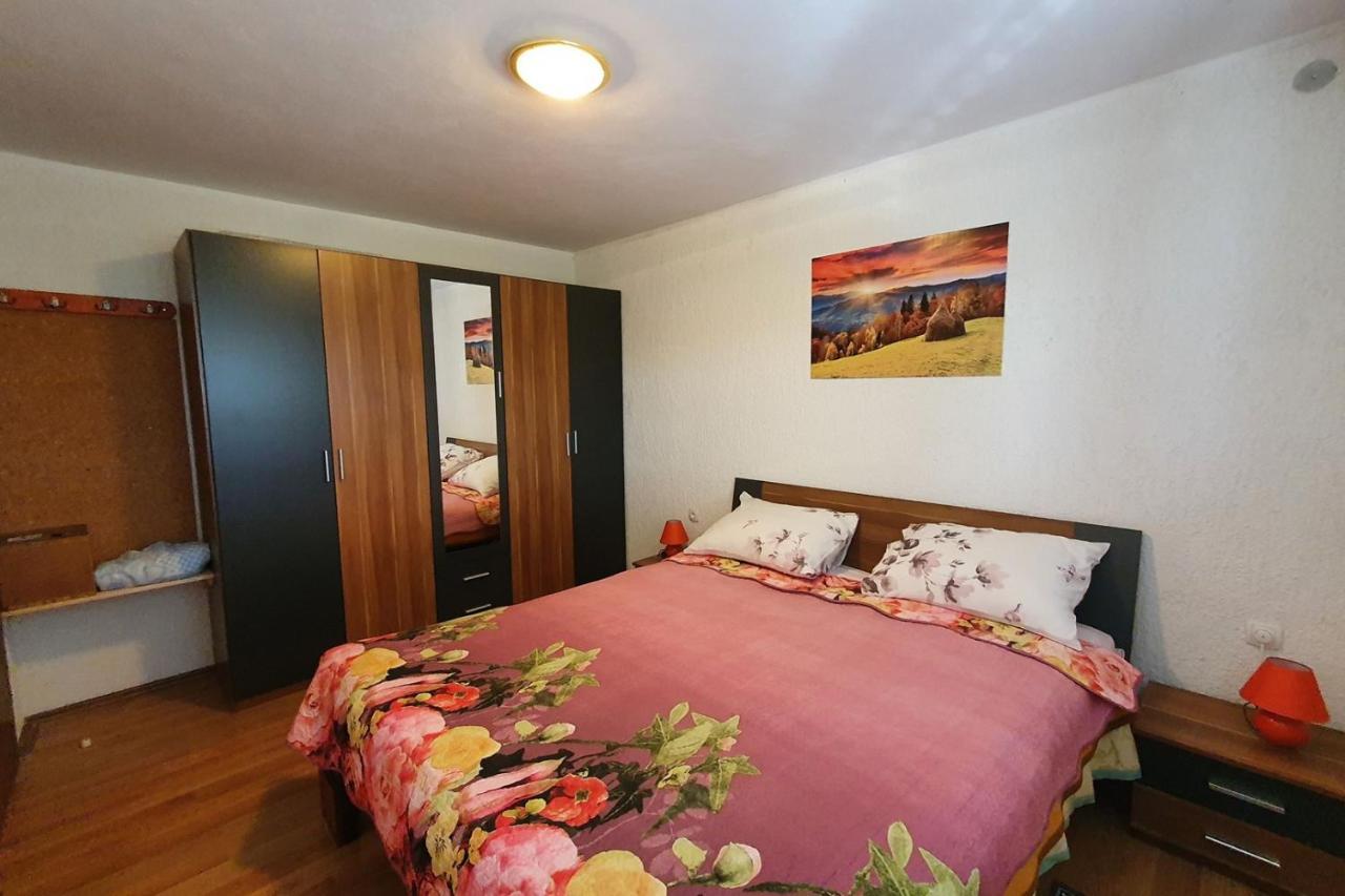 Apartment Mirella For 6 Persons Located In Central Istria Gradinje Buitenkant foto