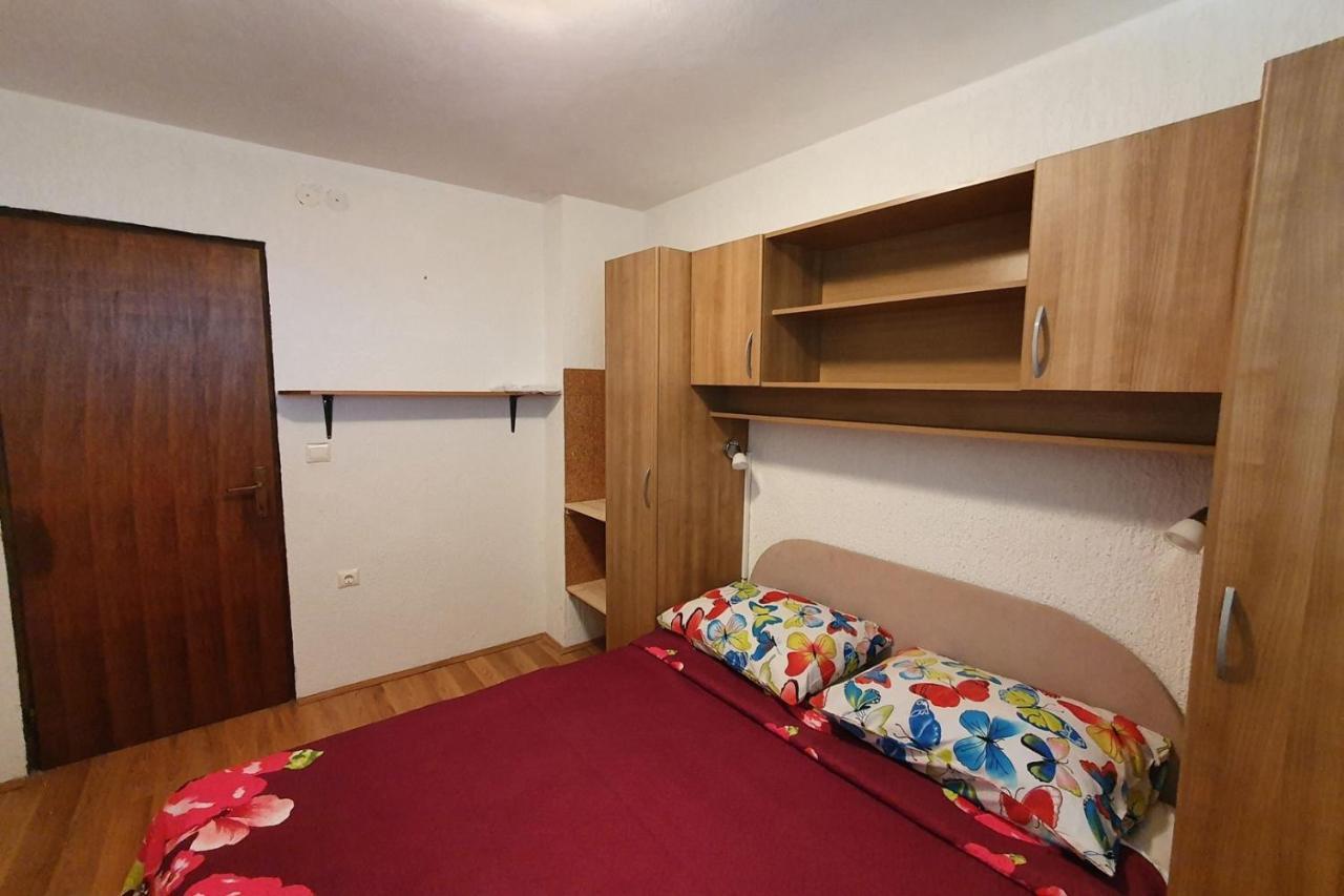 Apartment Mirella For 6 Persons Located In Central Istria Gradinje Buitenkant foto