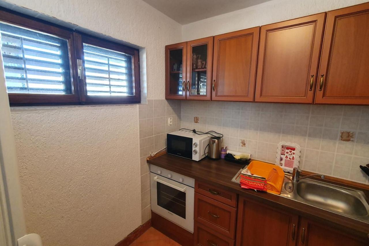 Apartment Mirella For 6 Persons Located In Central Istria Gradinje Buitenkant foto