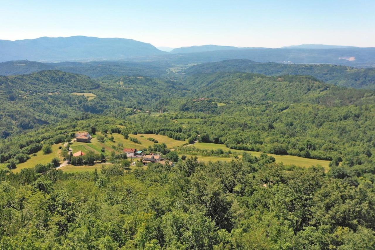 Apartment Mirella For 6 Persons Located In Central Istria Gradinje Buitenkant foto