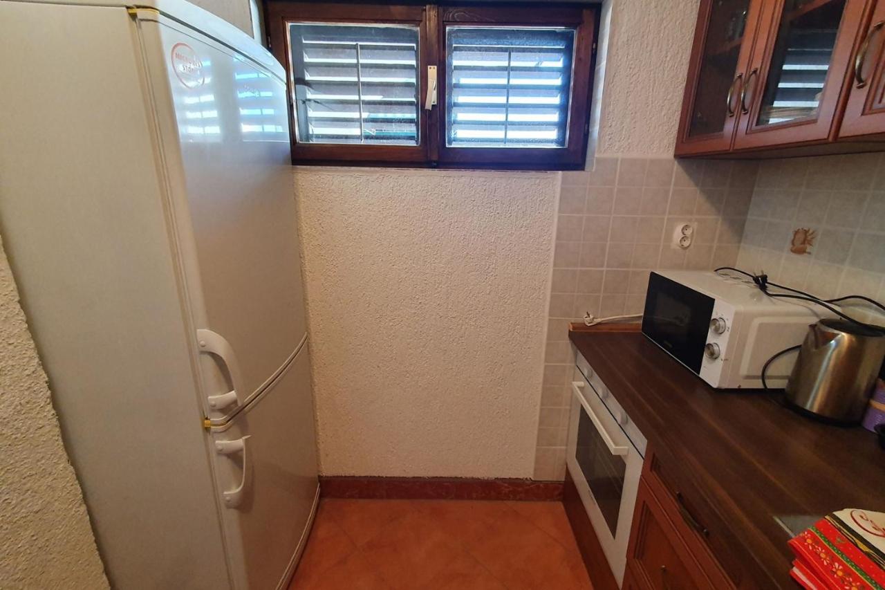 Apartment Mirella For 6 Persons Located In Central Istria Gradinje Buitenkant foto