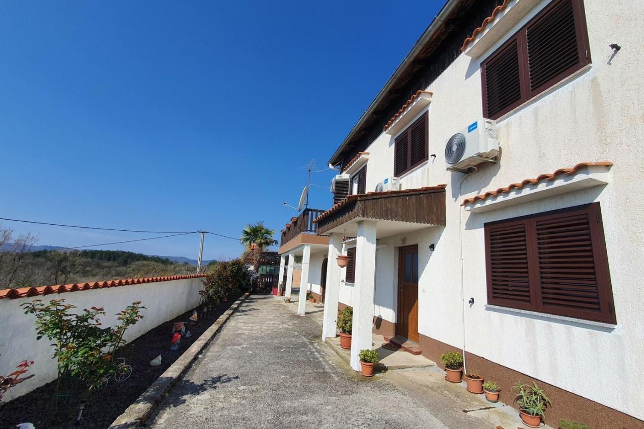 Apartment Mirella For 6 Persons Located In Central Istria Gradinje Buitenkant foto