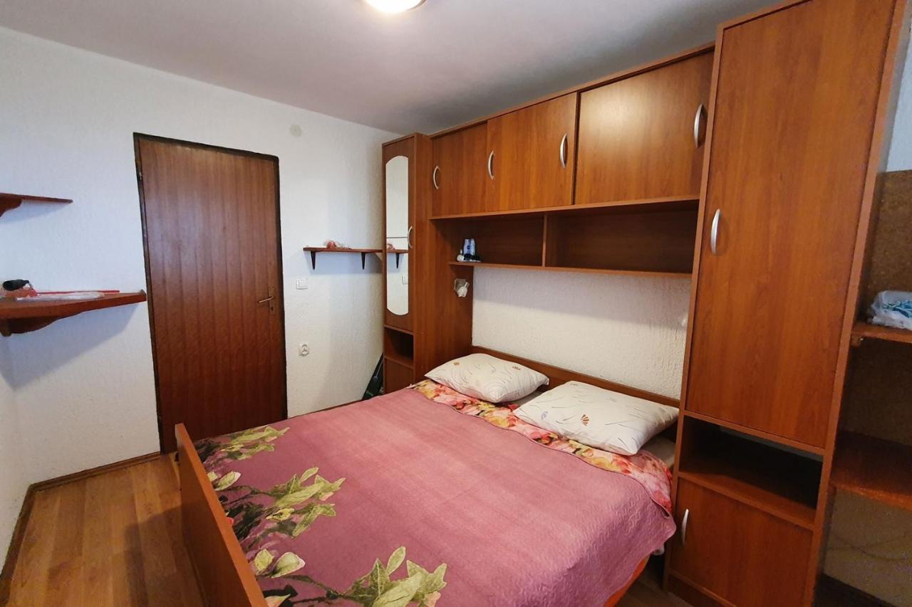 Apartment Mirella For 6 Persons Located In Central Istria Gradinje Buitenkant foto