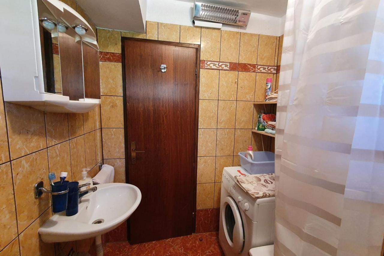 Apartment Mirella For 6 Persons Located In Central Istria Gradinje Buitenkant foto