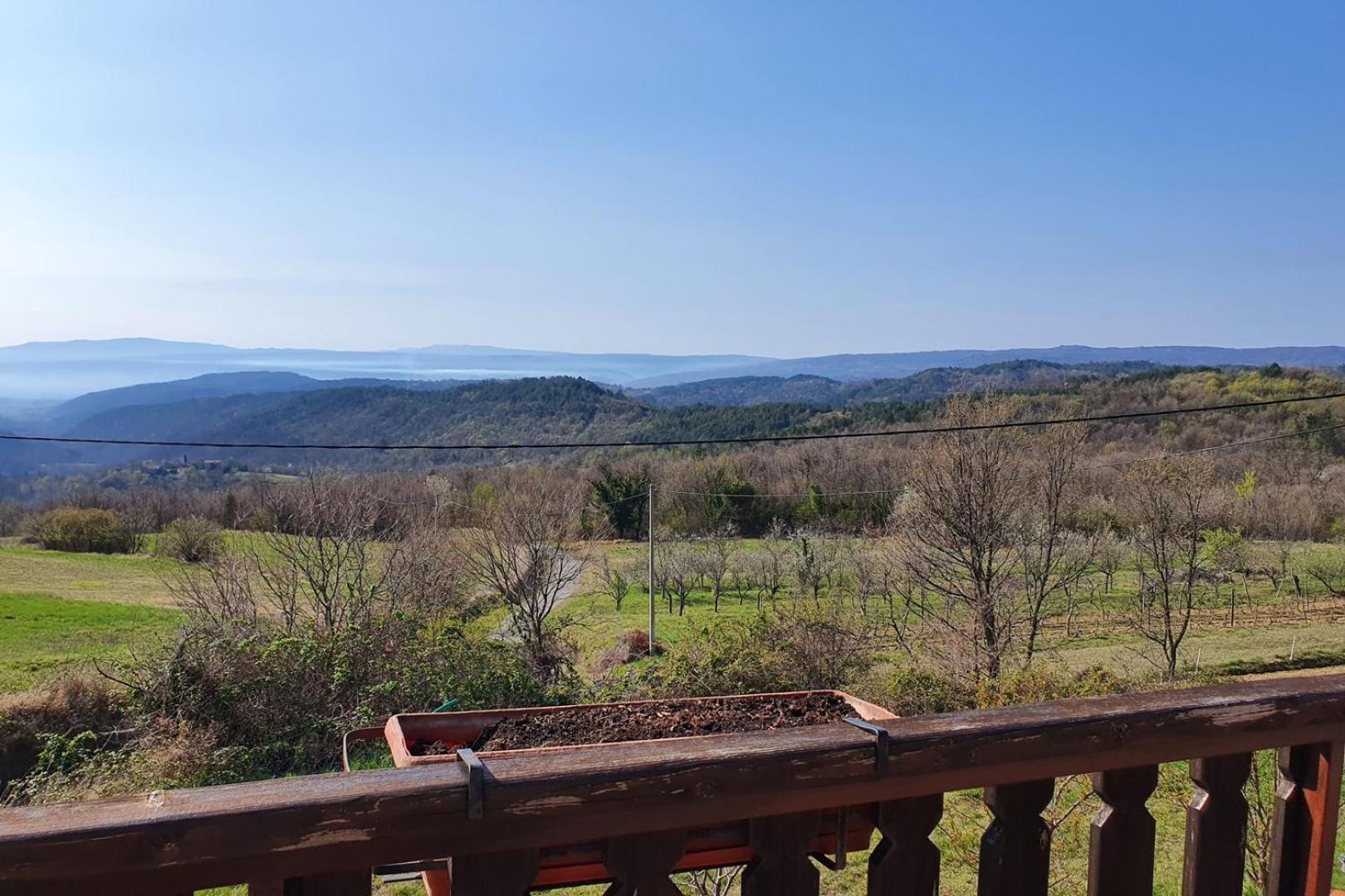 Apartment Mirella For 6 Persons Located In Central Istria Gradinje Buitenkant foto